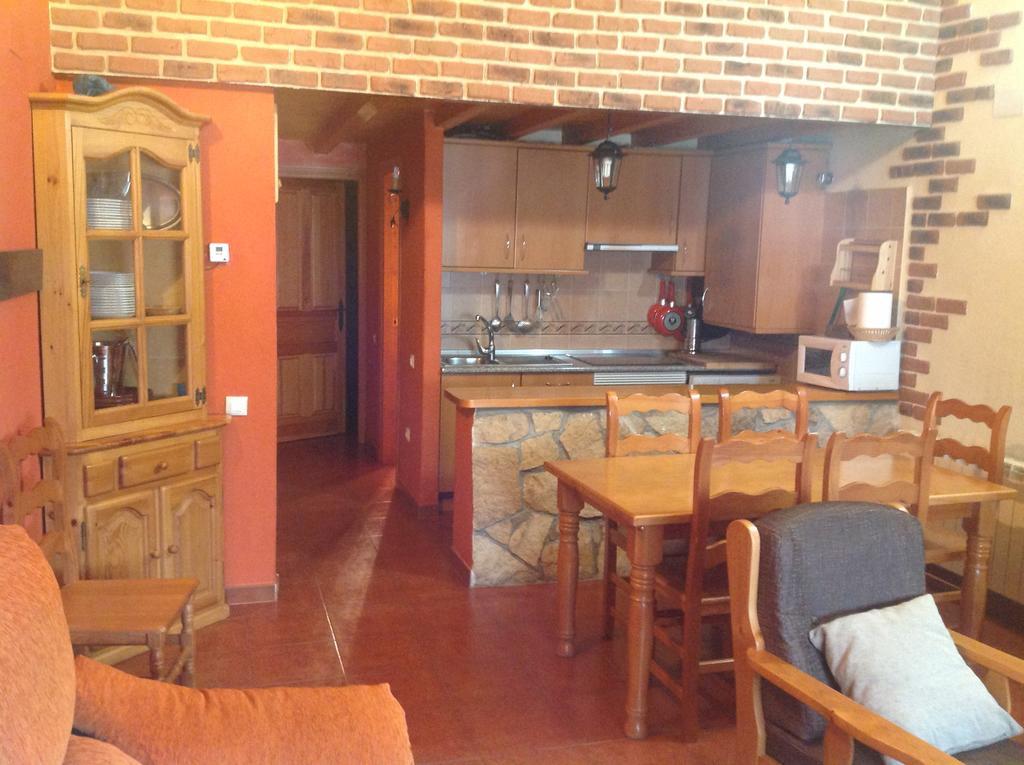 Casa Rural La Vega De Gredos Hostal San Martin de la Vega del Alberche Exterior foto
